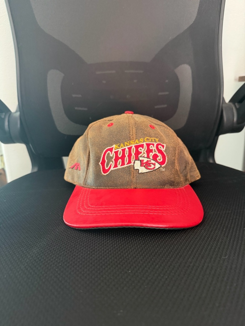 Vintage 90s Kansas City Chiefs Leather Snapback Hat Cap Team NFL Football USA